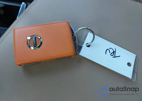 2022 Volvo Xc60 B5 Inscription z USA, uszkodzony, nr VIN YV4L12DL5N1906427